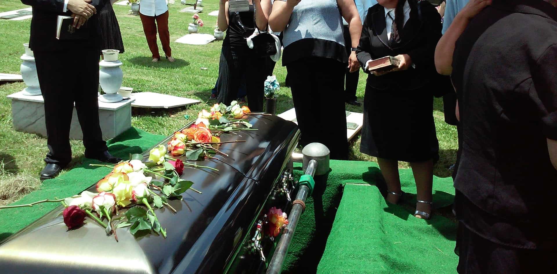 rhodi-lopez-Cxpqnzd3Psg-unsplash burial